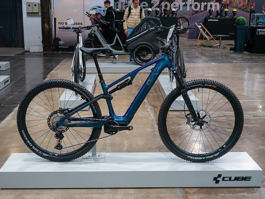 Electric mountain bike with full suspension